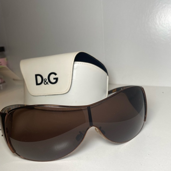DOLCE & GABBANA SUNGLASSES w/case - Picture 2 of 5